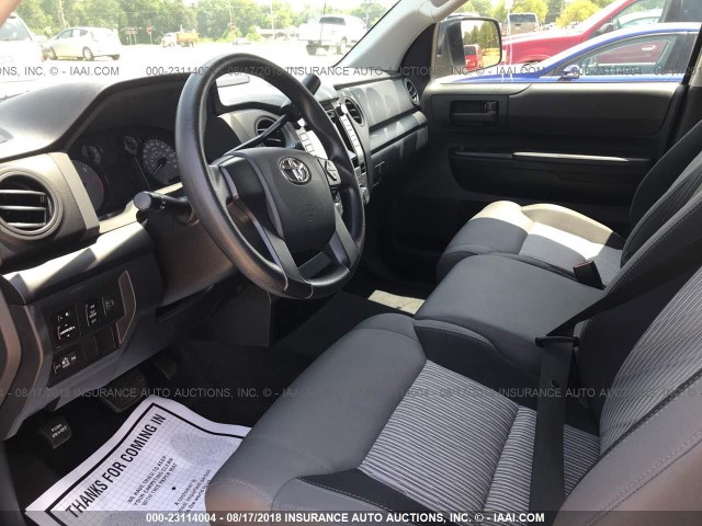 5TFRM5F10HX112518 - 2017 TOYOTA TUNDRA WHITE photo 5
