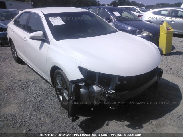 4T1BF1FK8FU980306 - 2015 TOYOTA CAMRY LE/XLE/SE/XSE 白色 照片 1