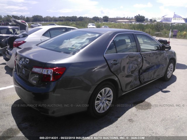 4T1BD1FK9EU123612 - 2014 TOYOTA CAMRY HYBRID/LE/XLE 灰色 照片 4