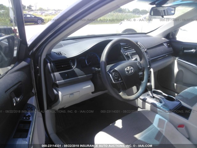 4T1BD1FK9EU123612 - 2014 TOYOTA CAMRY HYBRID/LE/XLE 灰色 照片 5