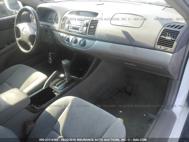 4T1BE32K93U143015 - 2003 TOYOTA CAMRY LE/XLE/SE 白色 照片 5