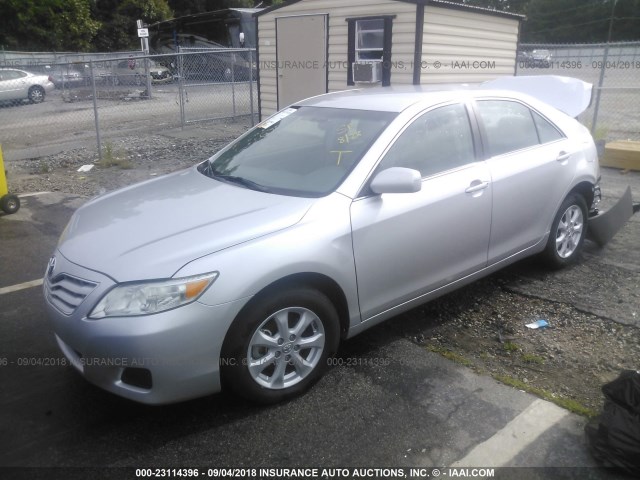 4T1BF3EK1BU706114 - 2011 TOYOTA CAMRY SE/LE/XLE 银色 照片 2