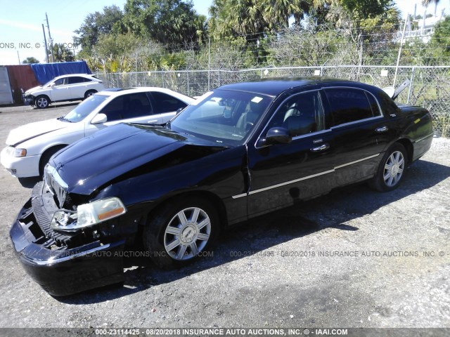 2LNBL8CV7AX607193 - 2010 LINCOLN TOWN CAR SIGNATURE LIMITED BLACK photo 2