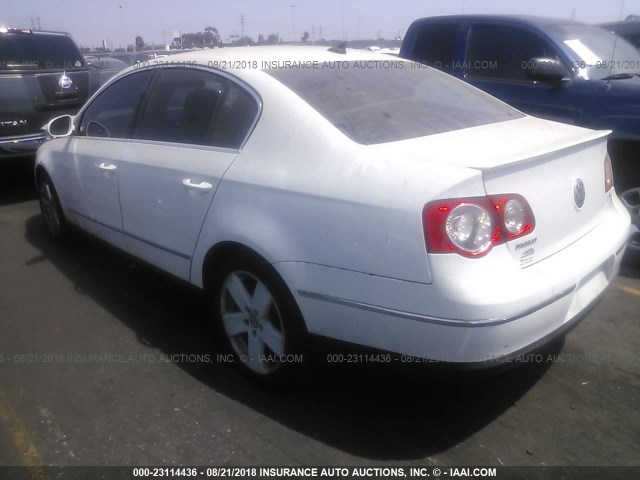 WVWAK73C58P122305 - 2008 VOLKSWAGEN PASSAT KOMFORT WHITE photo 3