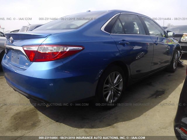 4T1BF1FK0HU674722 - 2017 TOYOTA CAMRY LE/XLE/SE/XSE BLUE photo 4