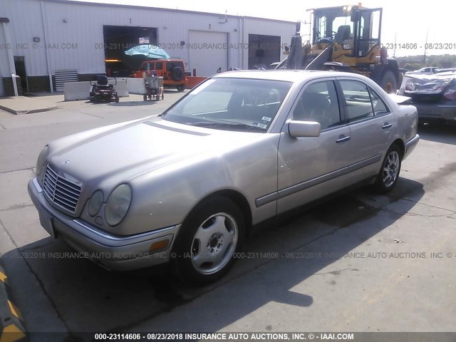 WDBJF72F1VA311532 - 1997 MERCEDES-BENZ E 420 TAN photo 2