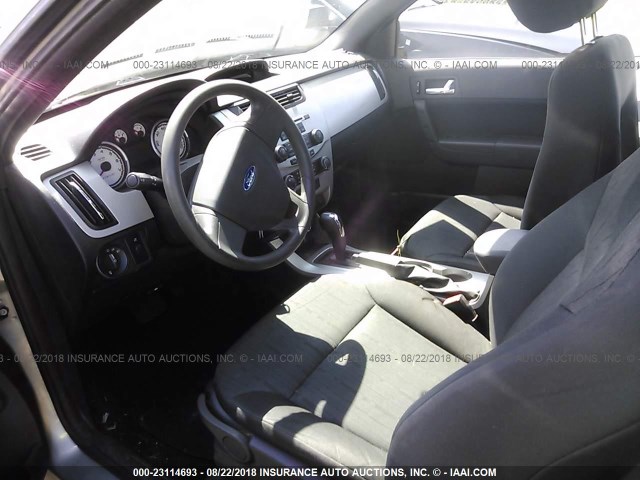 1FAHP33N28W101479 - 2008 FORD FOCUS SE/SEL/SES GRAY photo 5