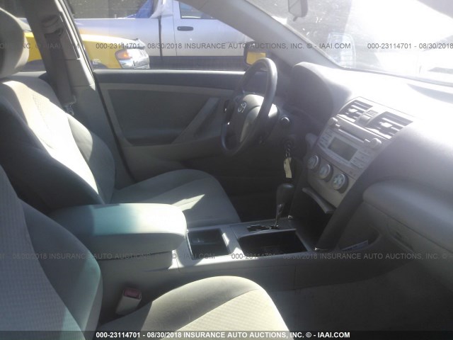 4T1BE46K49U412286 - 2009 TOYOTA CAMRY SE/LE/XLE GRAY photo 5