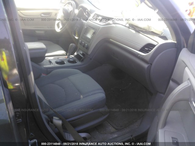 1GNKRFED9DJ149561 - 2013 CHEVROLET TRAVERSE LS GRAY photo 5