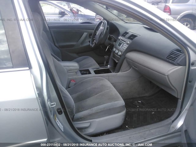 4T4BE46K07R009800 - 2007 TOYOTA CAMRY NEW GENERAT CE/LE/XLE/SE SILVER photo 5
