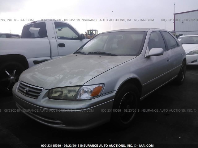 JT2BF22K8Y0252598 - 2000 TOYOTA CAMRY CE/LE/XLE SILVER photo 2