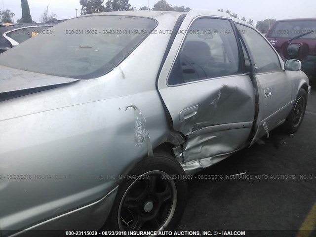 JT2BF22K8Y0252598 - 2000 TOYOTA CAMRY CE/LE/XLE SILVER photo 6