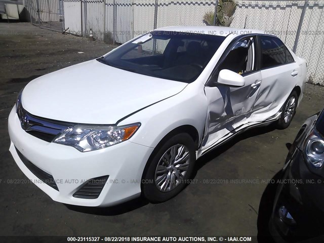 4T1BF1FKXCU510306 - 2012 TOYOTA CAMRY SE/LE/XLE თეთრი ფოტო 2