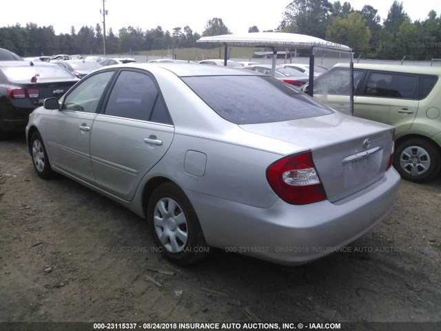 4T1BE32K22U111053 - 2002 TOYOTA CAMRY LE/XLE/SE Gümüş foto 3
