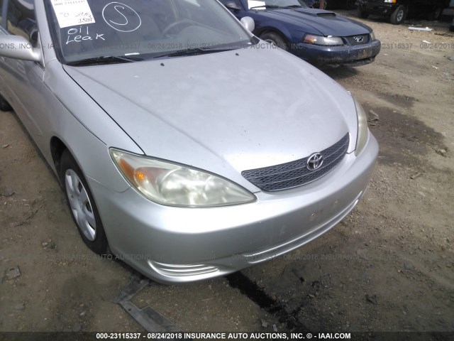 4T1BE32K22U111053 - 2002 TOYOTA CAMRY LE/XLE/SE Gümüş foto 6