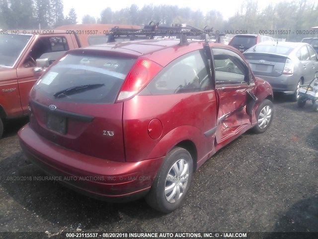 3FAHP31333R170081 - 2003 FORD FOCUS ZX3 RED photo 4