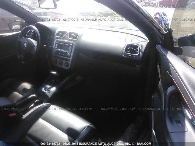 WVWFA71F69V012561 - 2009 VOLKSWAGEN EOS LUX BLACK photo 5