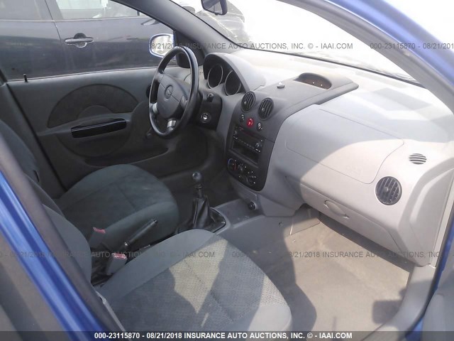 KL1TD52635B485267 - 2005 CHEVROLET AVEO LS BLUE photo 5
