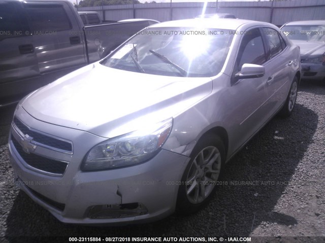 1G11C5SA0DF128796 - 2013 CHEVROLET MALIBU 1LT ვერცხლისფერი ფოტო 2