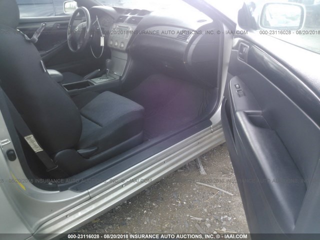 4T1FA38P06U086045 - 2006 TOYOTA CAMRY SOLARA SE/SLE ვერცხლისფერი ფოტო 5
