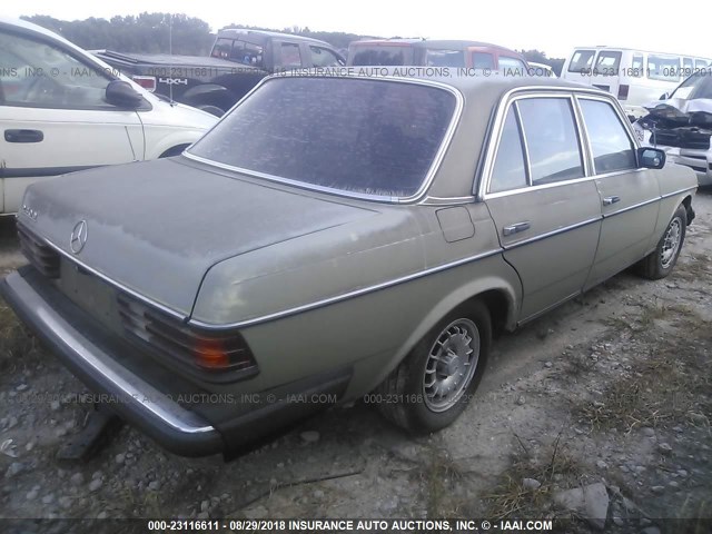 WDB1231231A144758 - 1984 MERCEDES BENZ 240 D GREEN photo 4