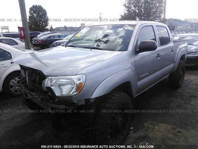 3TMLU4EN4EM145415 - 2014 TOYOTA TACOMA DOUBLE CAB ვერცხლისფერი ფოტო 2
