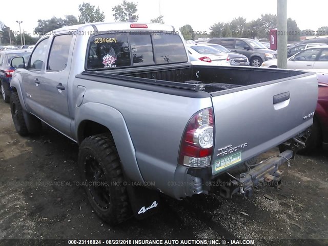 3TMLU4EN4EM145415 - 2014 TOYOTA TACOMA DOUBLE CAB ვერცხლისფერი ფოტო 3