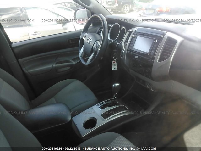 3TMLU4EN4EM145415 - 2014 TOYOTA TACOMA DOUBLE CAB ვერცხლისფერი ფოტო 5