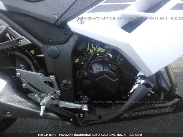 JKAEX8A11HDA30696 - 2017 KAWASAKI EX300 A WHITE photo 8