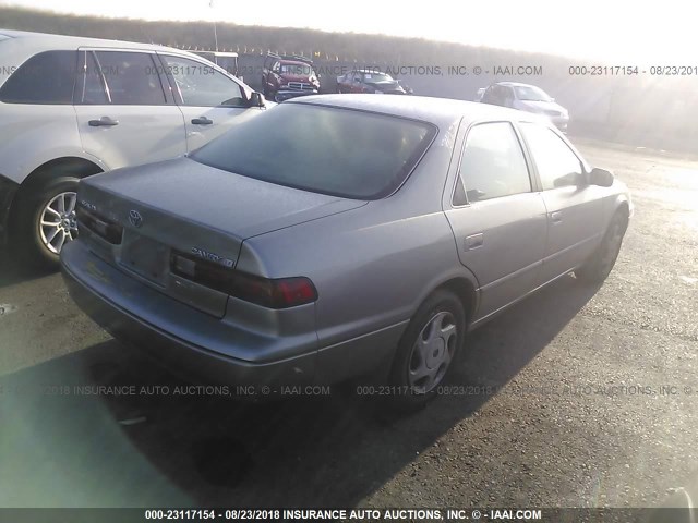JT2BF22K9W0113500 - 1998 TOYOTA CAMRY CE/LE/XLE 金色 照片 4