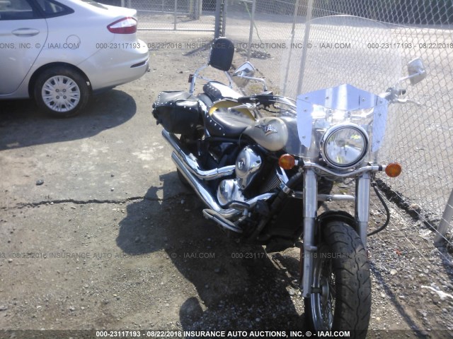 JKAVN2D18BA042767 - 2011 KAWASAKI VN900 D SILVER photo 1