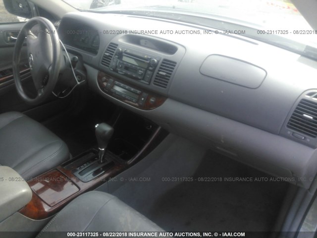 4T1BE32KX4U823491 - 2004 TOYOTA CAMRY LE/XLE/SE Сұр фото 5