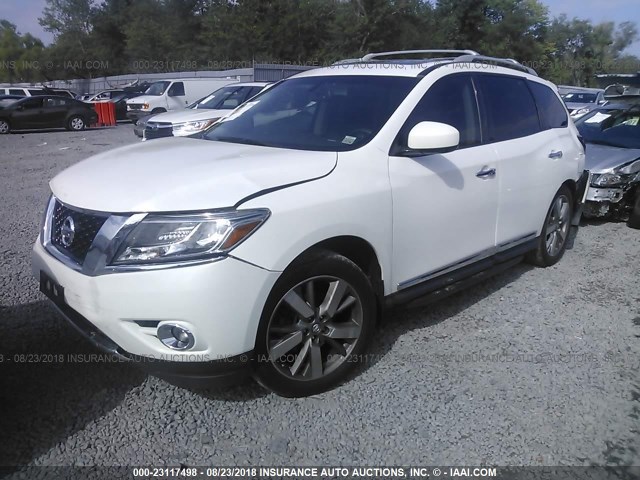 5N1AR2MM8DC683519 - 2013 NISSAN PATHFINDER S/SV/SL/PLATINUM WHITE photo 2