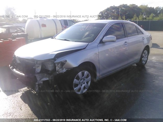 4T4BF3EK7AR072568 - 2010 TOYOTA CAMRY SE/LE/XLE ვერცხლისფერი ფოტო 2