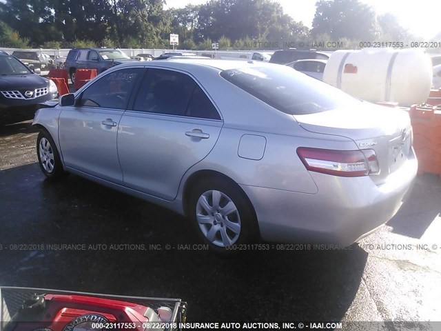 4T4BF3EK7AR072568 - 2010 TOYOTA CAMRY SE/LE/XLE ვერცხლისფერი ფოტო 3