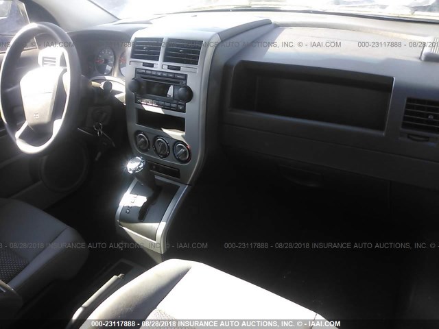 1J8FF47W67D598231 - 2007 JEEP COMPASS SILVER photo 5