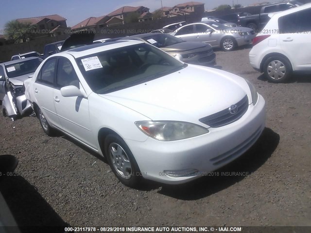 JTDBE32K020107529 - 2002 TOYOTA CAMRY LE/XLE/SE WHITE photo 1