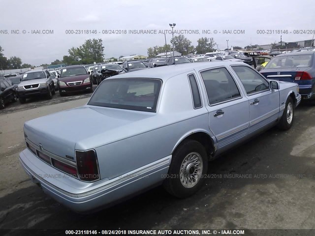 1LNLM81W2VY746411 - 1997 LINCOLN TOWN CAR EXECUTIVE Light Blue photo 4