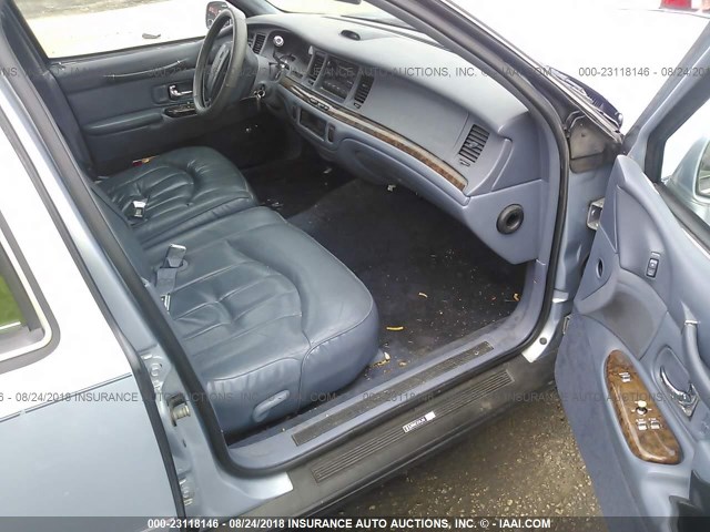 1LNLM81W2VY746411 - 1997 LINCOLN TOWN CAR EXECUTIVE Light Blue photo 5