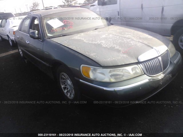 1LNFM82W8WY673624 - 1998 LINCOLN TOWN CAR SIGNATURE GREEN photo 1