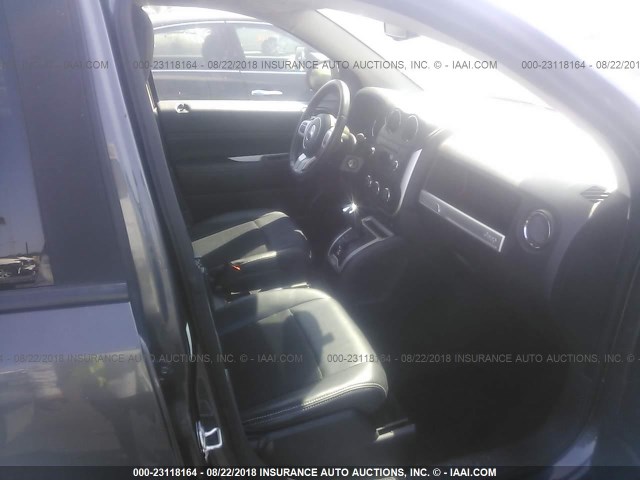 1C4NJCEA2HD115886 - 2017 JEEP COMPASS LATITUDE 灰色 照片 5