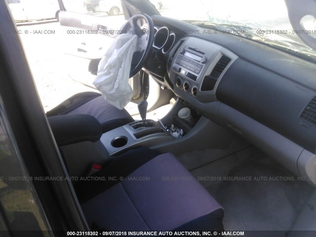 3TMLU4EN8BM067863 - 2011 TOYOTA TACOMA DOUBLE CAB 灰色 照片 5