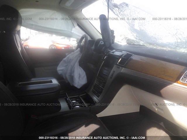 1GYS4KEF3BR165278 - 2011 CADILLAC ESCALADE ESV PLATINUM შავი ფოტო 5