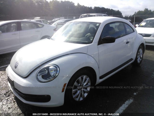 3VWF17AT2FM646040 - 2015 VOLKSWAGEN BEETLE 1.8T WHITE photo 2