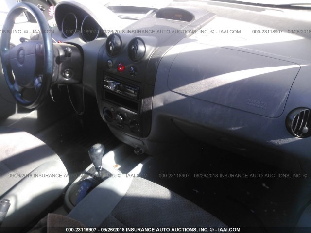 KL1TD52605B484335 - 2005 CHEVROLET AVEO LS BLACK photo 5