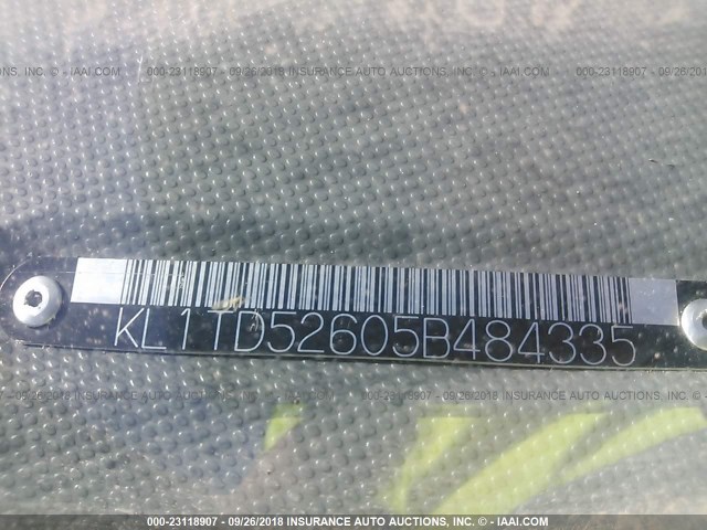 KL1TD52605B484335 - 2005 CHEVROLET AVEO LS BLACK photo 9