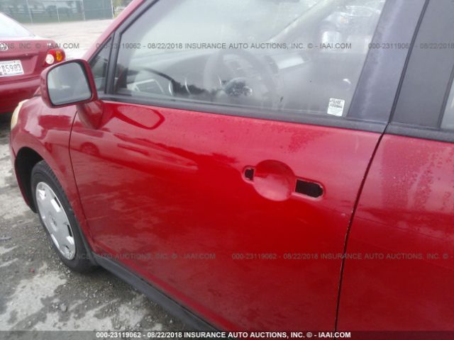 3N1BC13E37L370789 - 2007 NISSAN VERSA S/SL RED photo 6