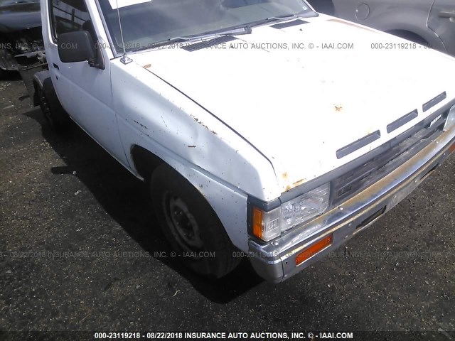 1N6ND11S8KC374273 - 1989 NISSAN D21 SHORT BED WHITE photo 6