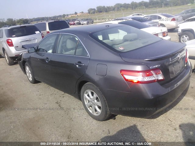 4T4BF3EK4BR198548 - 2011 TOYOTA CAMRY SE/LE/XLE ნაცრისფერი ფოტო 3
