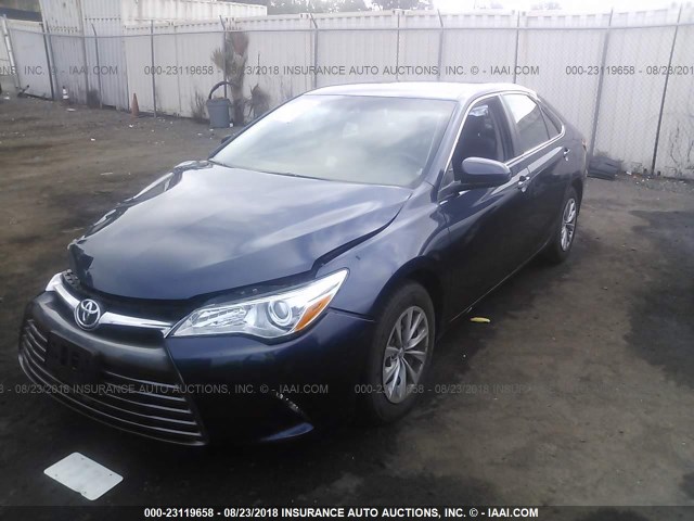 4T4BF1FK8GR526824 - 2016 TOYOTA CAMRY LE/XLE/SE/XSE BLUE photo 2